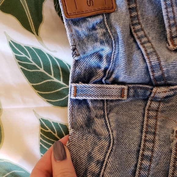 ✰SOLD- DIY Back Slash Jeans✰ - Picture 3 of 9